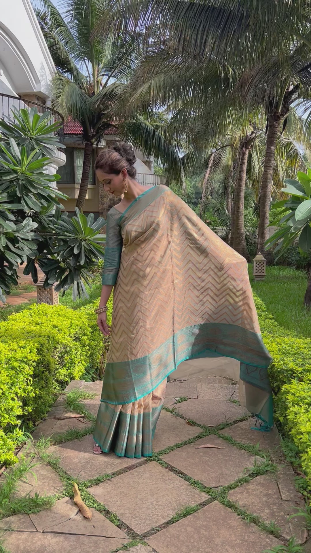 Soft Gold Banarasi Saree Indian Clothing in Denver, CO, Aurora, CO, Boulder, CO, Fort Collins, CO, Colorado Springs, CO, Parker, CO, Highlands Ranch, CO, Cherry Creek, CO, Centennial, CO, and Longmont, CO. NATIONWIDE SHIPPING USA- India Fashion X