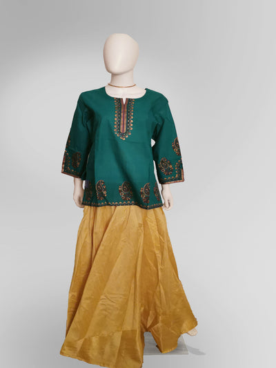3/4 Sleeve Kurti Top in Forest Green Indian Clothing in Denver, CO, Aurora, CO, Boulder, CO, Fort Collins, CO, Colorado Springs, CO, Parker, CO, Highlands Ranch, CO, Cherry Creek, CO, Centennial, CO, and Longmont, CO. NATIONWIDE SHIPPING USA- India Fashion X