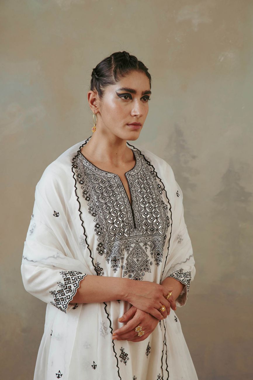 Ivory Gota And Mirror Kurta Set Indian Clothing in Denver, CO, Aurora, CO, Boulder, CO, Fort Collins, CO, Colorado Springs, CO, Parker, CO, Highlands Ranch, CO, Cherry Creek, CO, Centennial, CO, and Longmont, CO. NATIONWIDE SHIPPING USA- India Fashion X