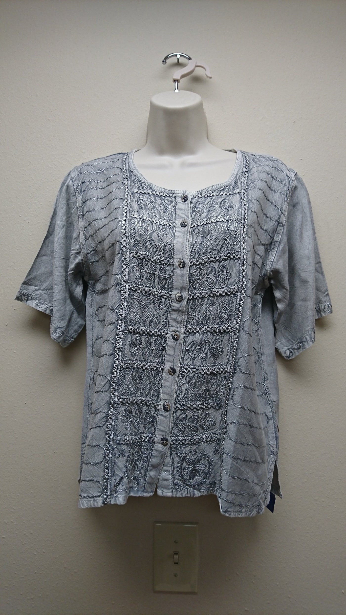 Kurti Blouse Shirt in light grey - Indian Clothing in Denver, CO, Aurora, CO, Boulder, CO, Fort Collins, CO, Colorado Springs, CO, Parker, CO, Highlands Ranch, CO, Cherry Creek, CO, Centennial, CO, and Longmont, CO. Nationwide shipping USA - India Fashion X