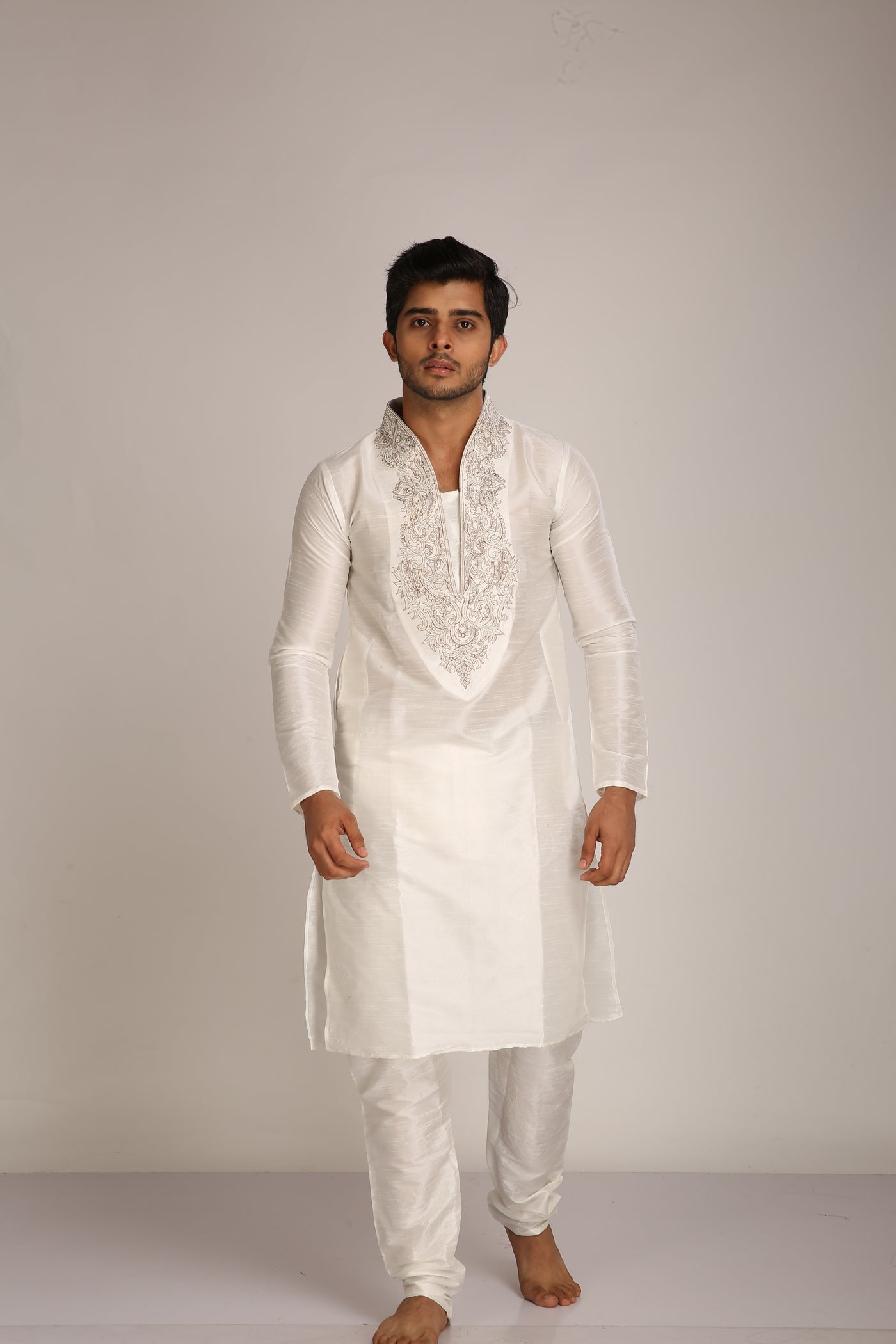 White Glossed Fitted Kurta Indian Clothing in Denver, CO, Aurora, CO, Boulder, CO, Fort Collins, CO, Colorado Springs, CO, Parker, CO, Highlands Ranch, CO, Cherry Creek, CO, Centennial, CO, and Longmont, CO. NATIONWIDE SHIPPING USA- India Fashion X