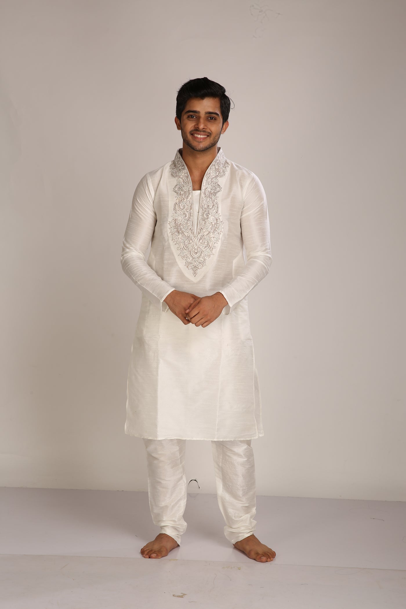 White Glossed Fitted Kurta Indian Clothing in Denver, CO, Aurora, CO, Boulder, CO, Fort Collins, CO, Colorado Springs, CO, Parker, CO, Highlands Ranch, CO, Cherry Creek, CO, Centennial, CO, and Longmont, CO. NATIONWIDE SHIPPING USA- India Fashion X
