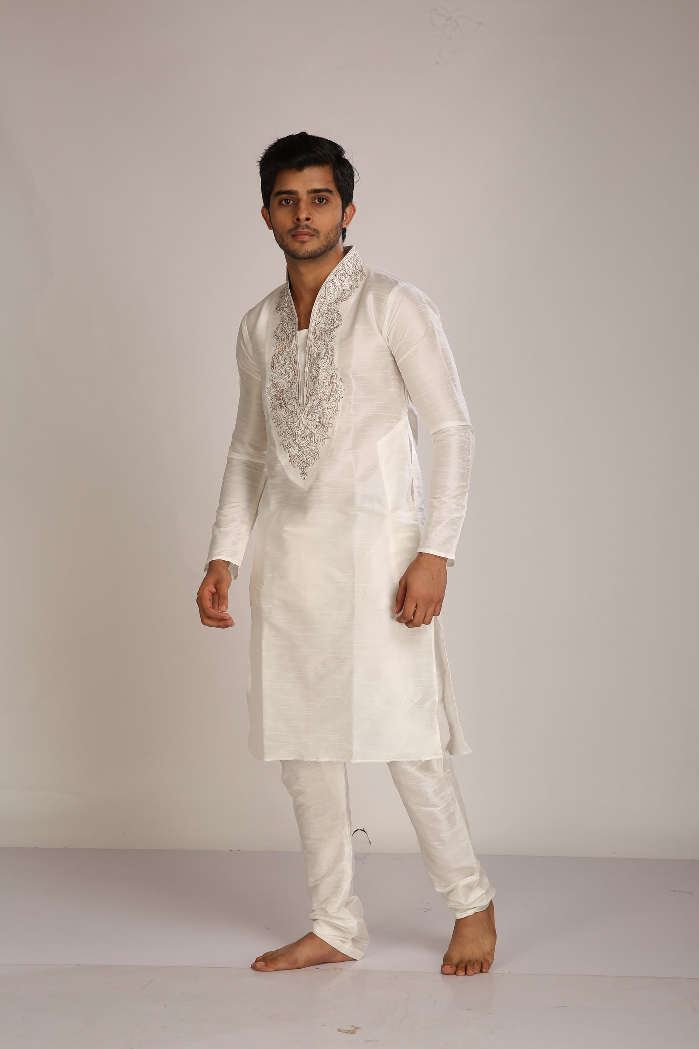 White Glossed Fitted Kurta Indian Clothing in Denver, CO, Aurora, CO, Boulder, CO, Fort Collins, CO, Colorado Springs, CO, Parker, CO, Highlands Ranch, CO, Cherry Creek, CO, Centennial, CO, and Longmont, CO. NATIONWIDE SHIPPING USA- India Fashion X