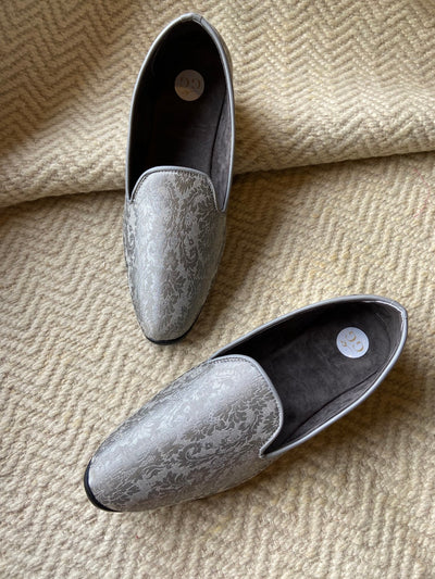 Floral Design Loafers Jutti Indian Clothing in Denver, CO, Aurora, CO, Boulder, CO, Fort Collins, CO, Colorado Springs, CO, Parker, CO, Highlands Ranch, CO, Cherry Creek, CO, Centennial, CO, and Longmont, CO. NATIONWIDE SHIPPING USA- India Fashion X