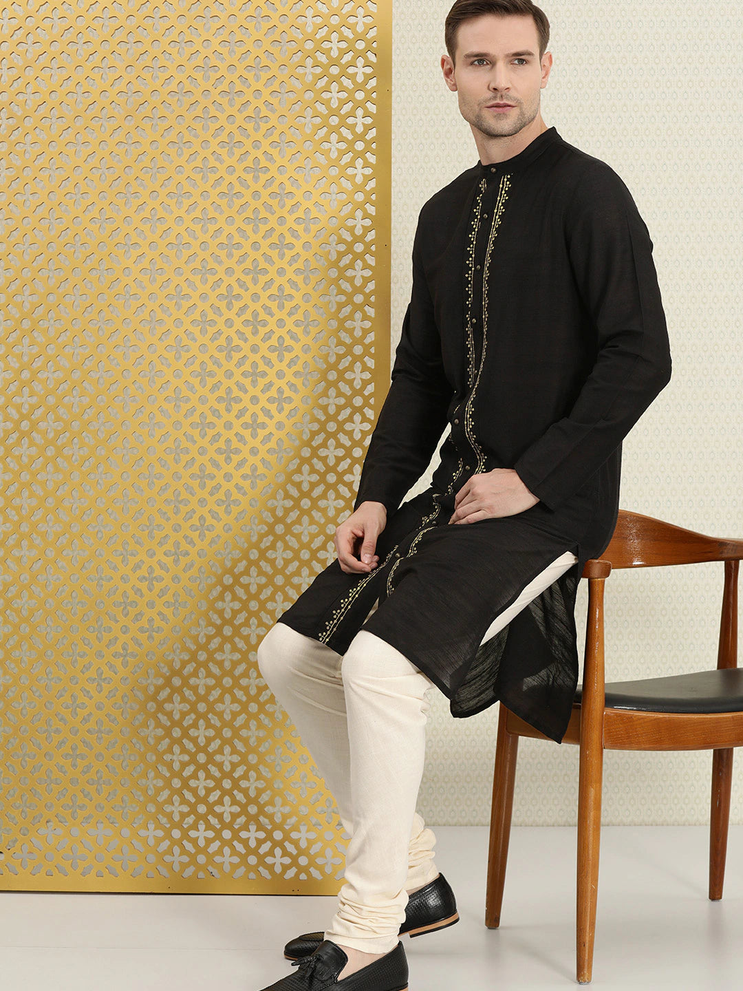 Black & Gold Kurta Set Indian Clothing in Denver, CO, Aurora, CO, Boulder, CO, Fort Collins, CO, Colorado Springs, CO, Parker, CO, Highlands Ranch, CO, Cherry Creek, CO, Centennial, CO, and Longmont, CO. NATIONWIDE SHIPPING USA- India Fashion X